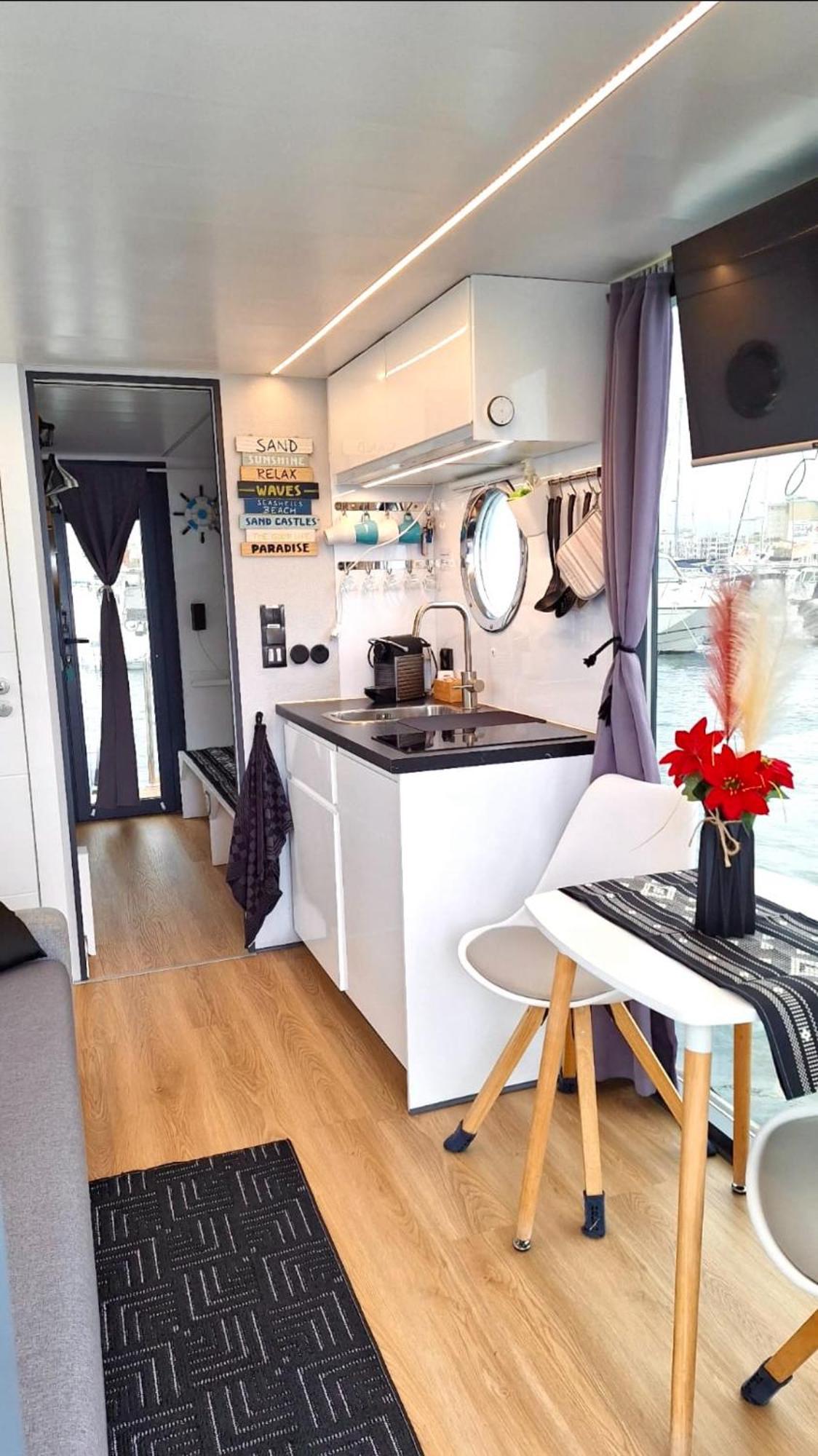 Готель Houseboat Seabreeze Альгеро Екстер'єр фото